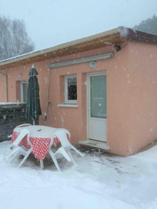 Apartamento Le Coin Tranquille Au Pied Du Puy De Dome Pontgibaud Exterior foto