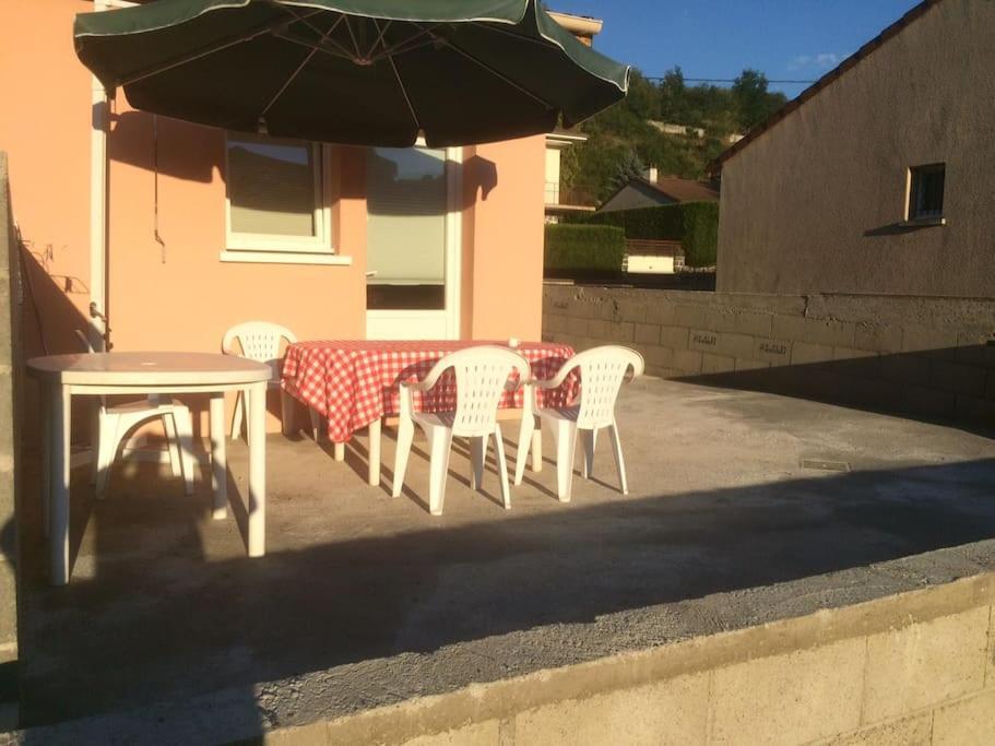 Apartamento Le Coin Tranquille Au Pied Du Puy De Dome Pontgibaud Exterior foto